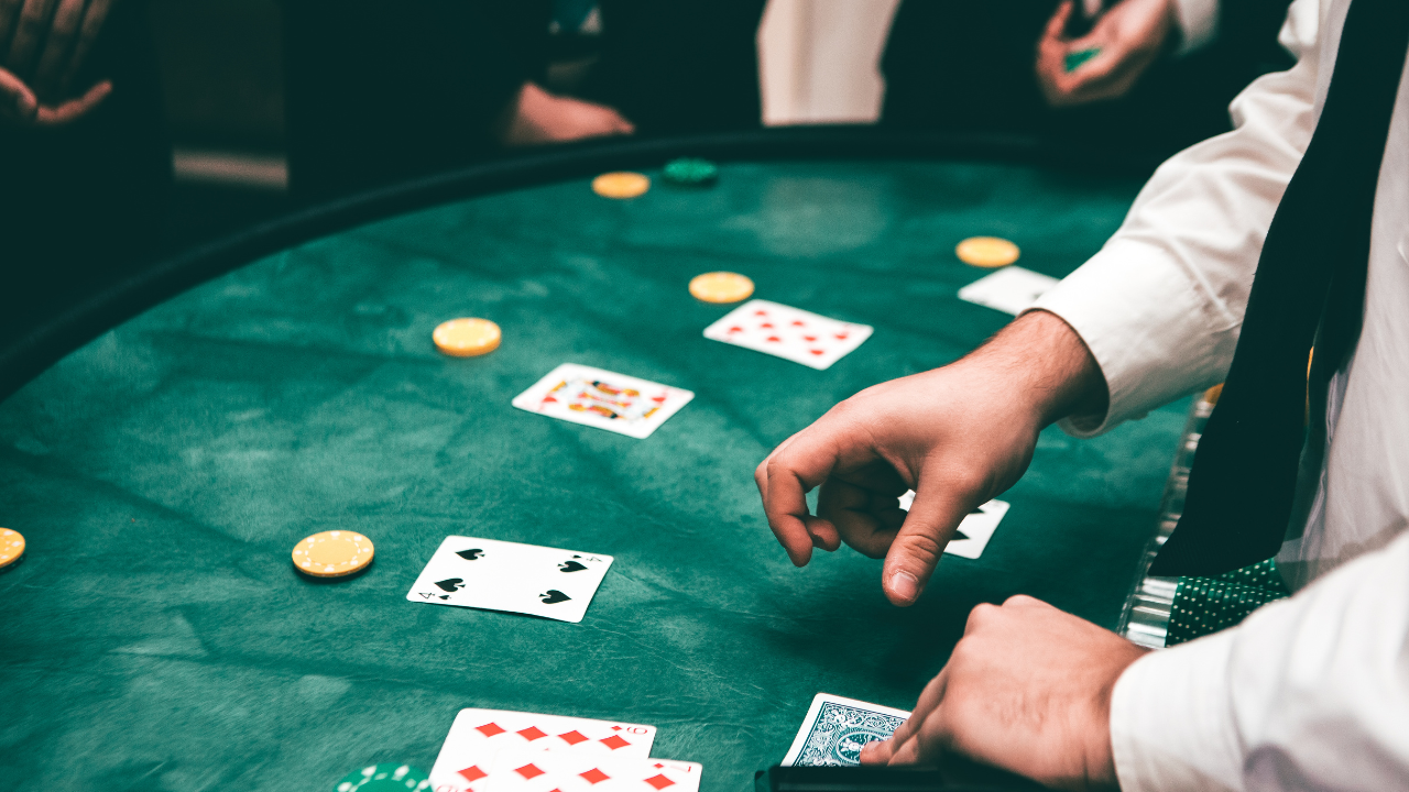 Путеводитель: как играть в покер для начинающих